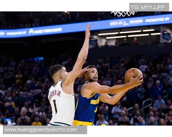 掘金缺阵影响防守表现福克斯与瓦塞尔在激烈对抗中展现实力